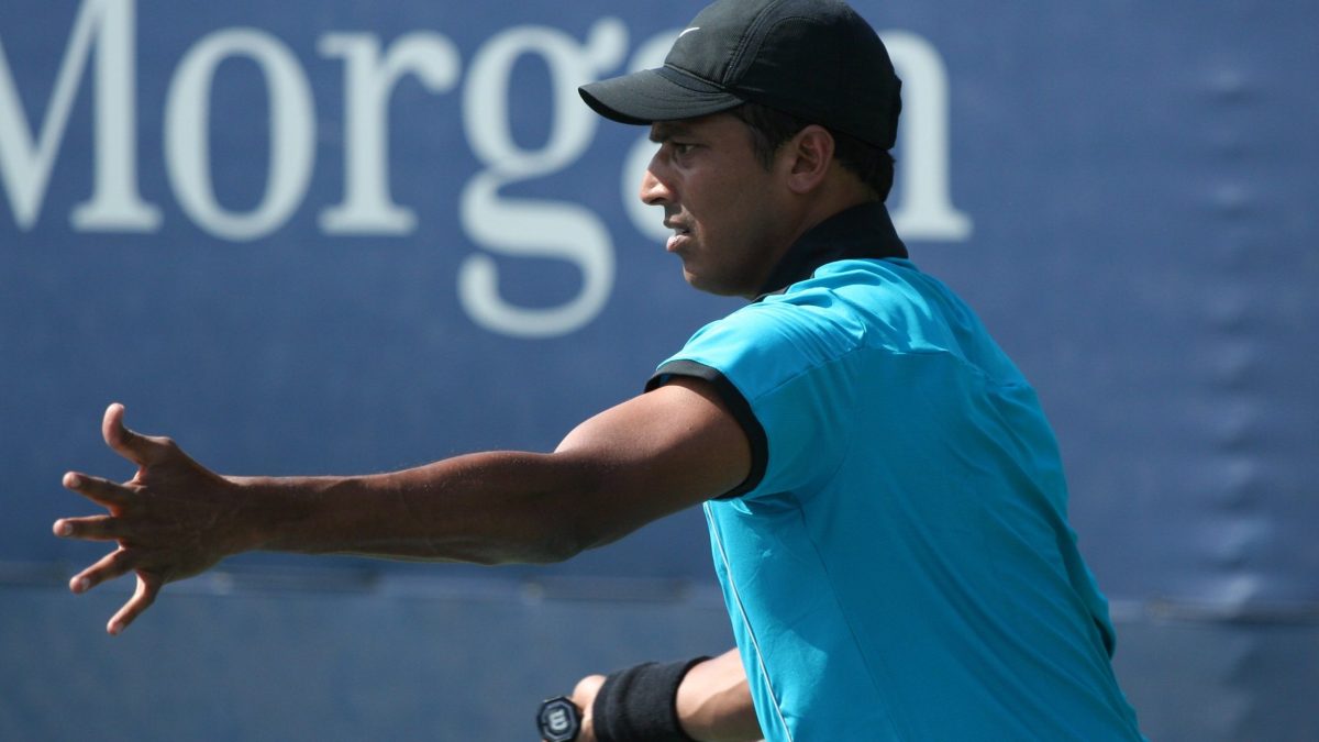 Mahesh Bhupathi in a blue shirt and cap at the 2009 US Open