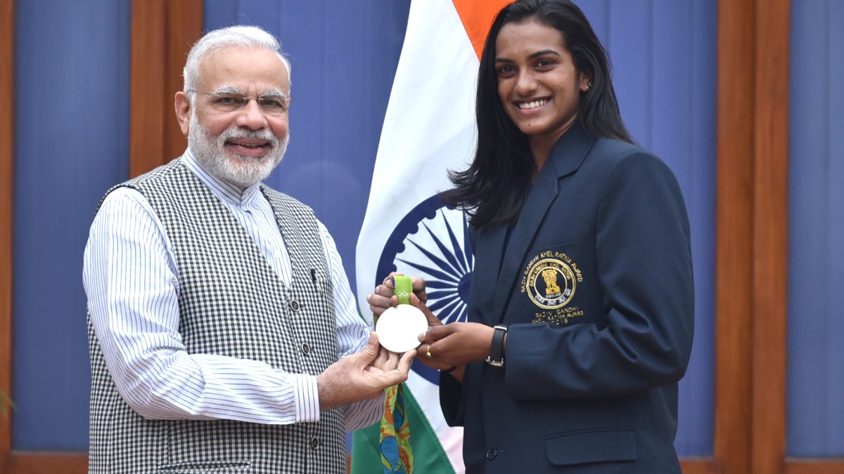 P. V. Sindhu showing her Rio Olympic silver medal to Prime Minister Narendra Modi, 2016