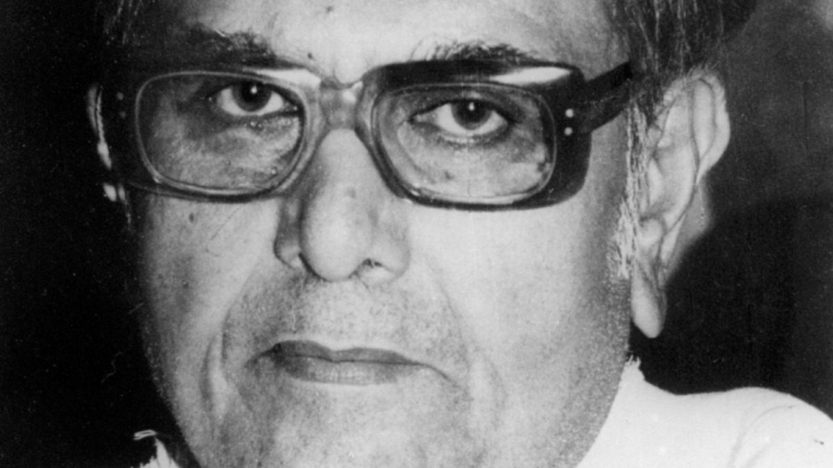 Black-and-white close-up of Amritlal Nagar in heavy-framed glasses