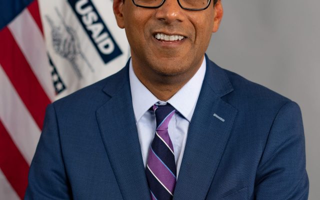 Atul Gawande Biography: Age, Early Life, Surgeon, Checklist Manifesto, Being Mortal and Family