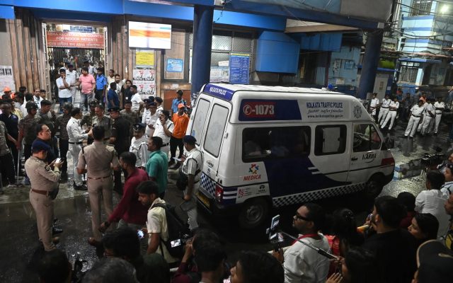 Kolkata Durga Puja Stampede: Bengal Plans SIT Under a Sitting High Court Judge After 19 Deaths at Chorbagan