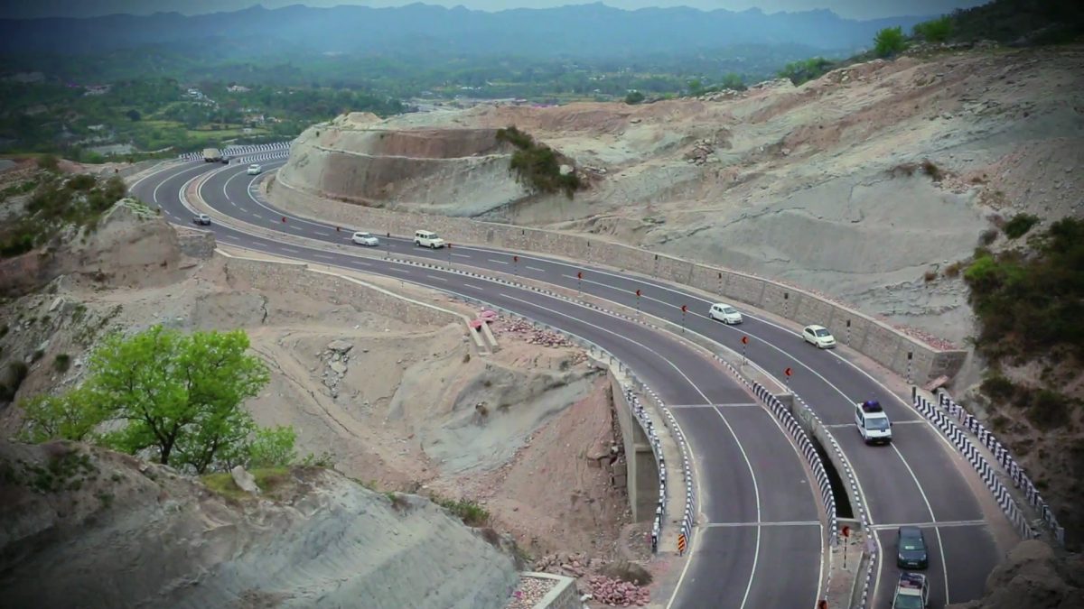 The Jammu-Srinagar highway through the hills