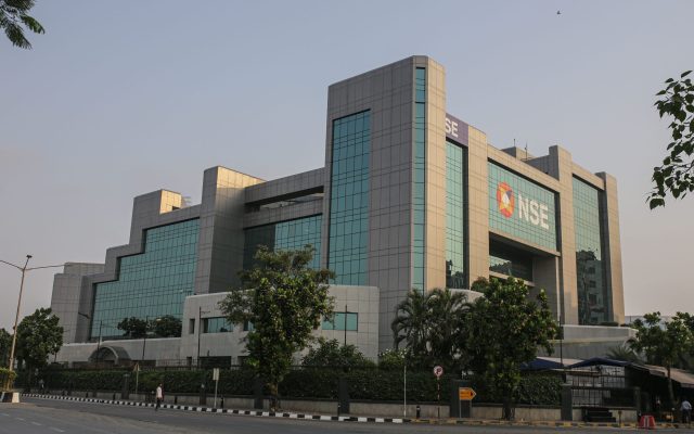 Foreign Investors Sell Indian Shares for 13 Straight Sessions: $32.5 Billion Outflow in 2026 and the Role of DIIs