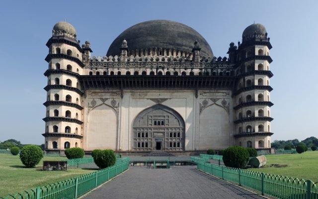 Gol Gumbaz, Bijapur: How a 44-Metre Dome Was Built and the Story of Mohammed Adil Shah’s Tomb
