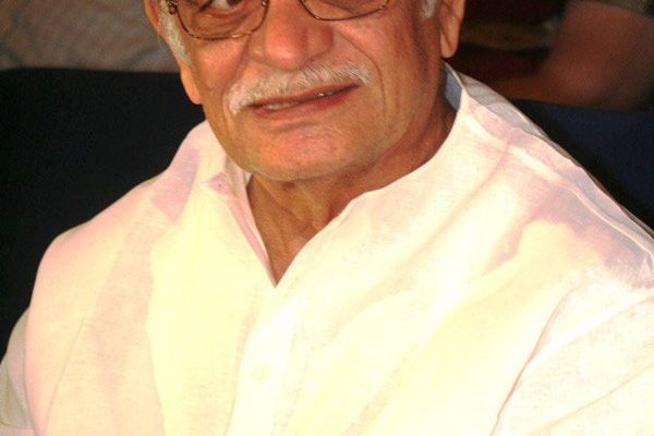 Gulzar Biography: Age, Early Life, Poetry, Film Songs, Films as Director, Oscar, Jnanpith Award and Family