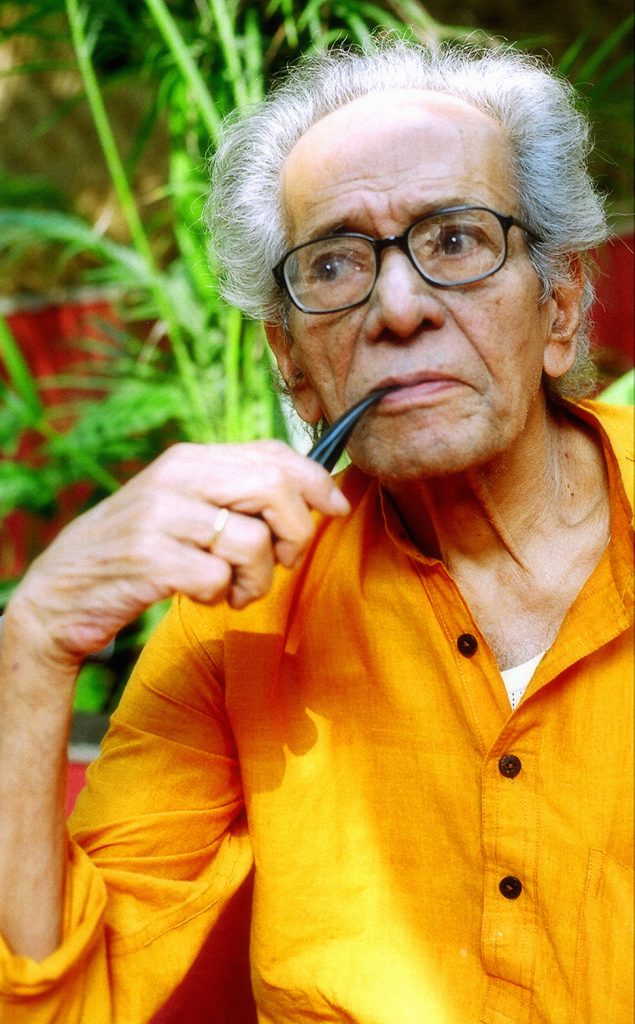 Habib Tanvir in an orange kurta holding a pipe