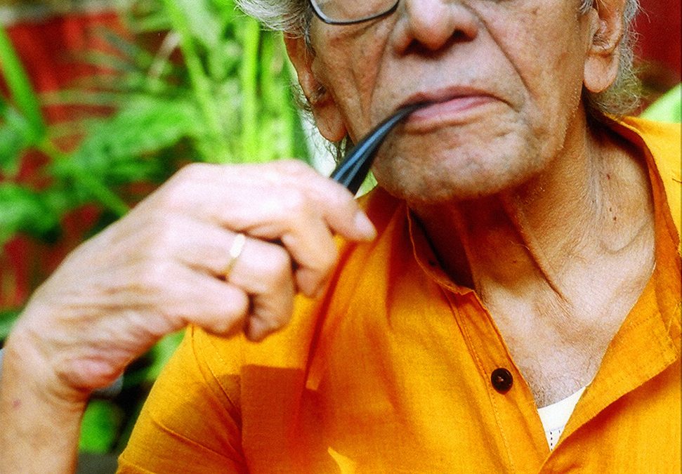 Habib Tanvir in an orange kurta holding a pipe