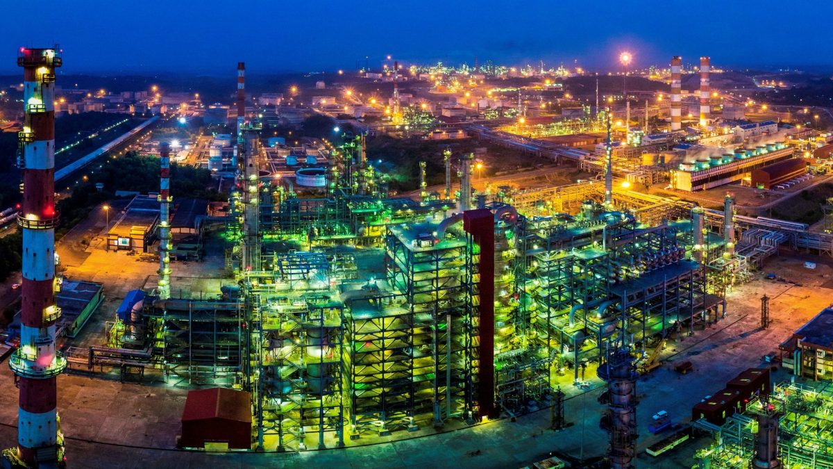 Night view of the MRPL oil refinery at Mangalore lit up