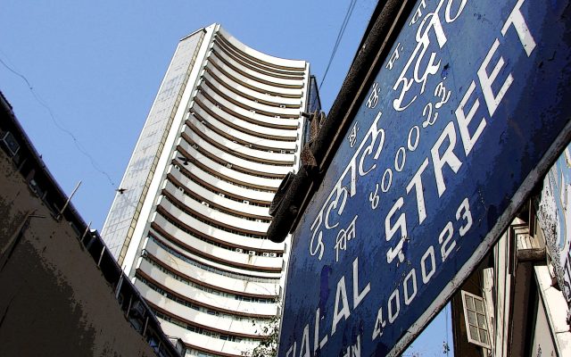 Indian Mutual Funds Set to Sell More Government Bonds After $4.5 Billion Sell-Off Since July as RBI Turns Hawkish