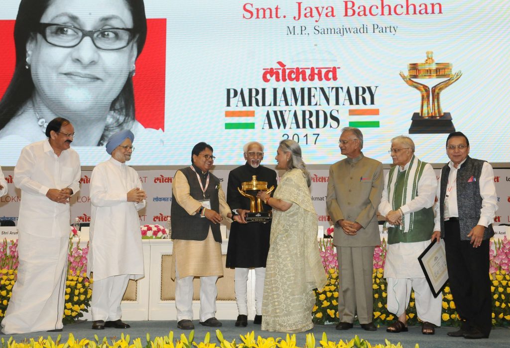 Jaya Bachchan receiving an award from Vice President M. Hamid Ansari at a ceremony in New Delhi