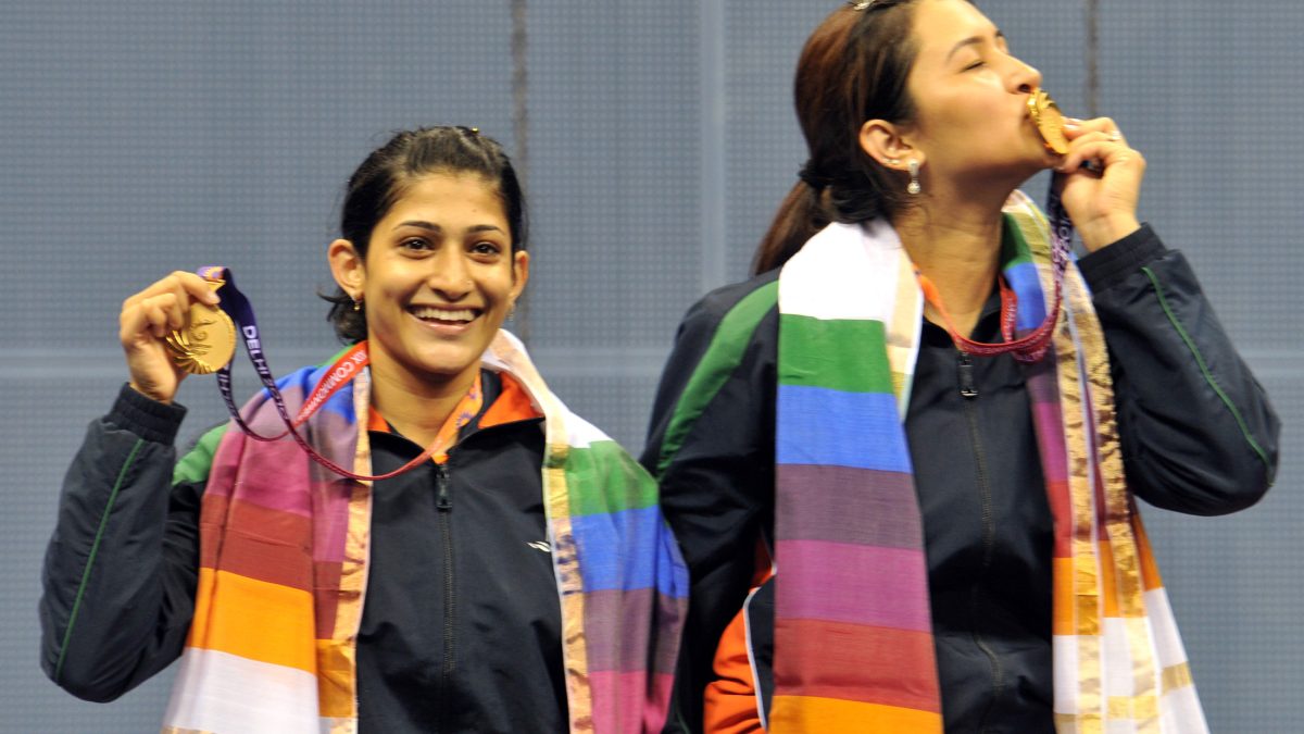 Jwala Gutta and Ashwini Ponnappa smiling and holding up their gold medals