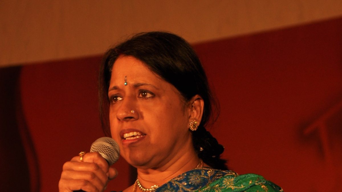 Kavita Krishnamurthy performing on stage
