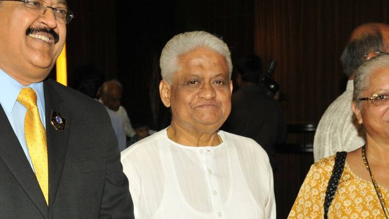 Pyarelal of the Laxmikant–Pyarelal duo (centre), cropped from a group photo