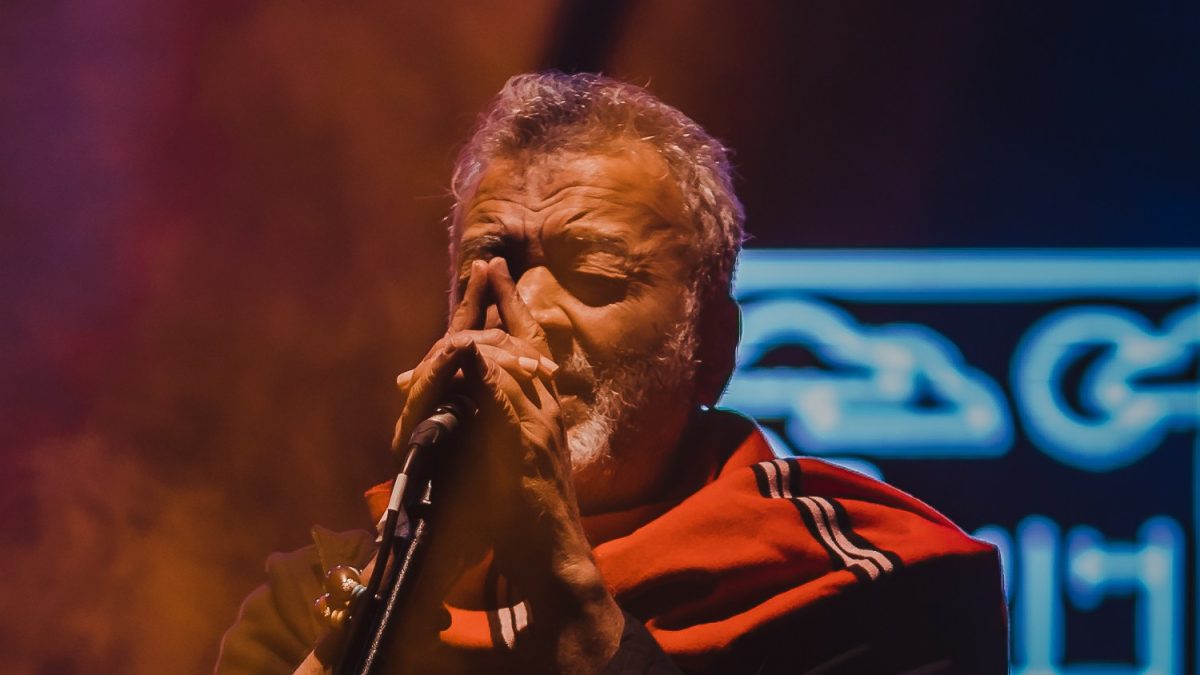 Lucky Ali performing at the Majuli Music Festival 2022