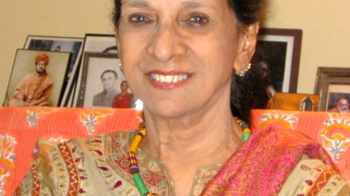 An elderly Mrinalini Sarabhai with white hair, smiling