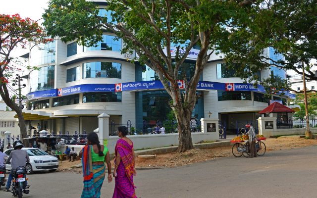 HDFC Bank Q2 FY27 Results on 17 October: First Quarter Under CEO Anup Bagchi, With Profit Seen Flat and Margins in Focus