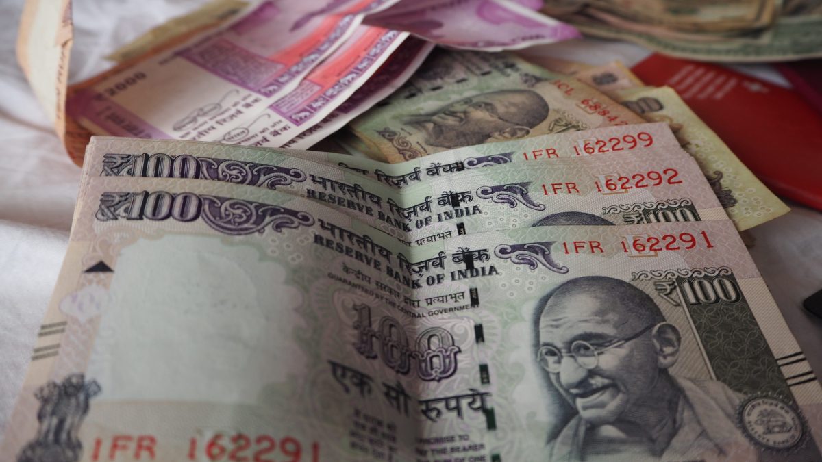 Indian 100 and 2000 rupee notes