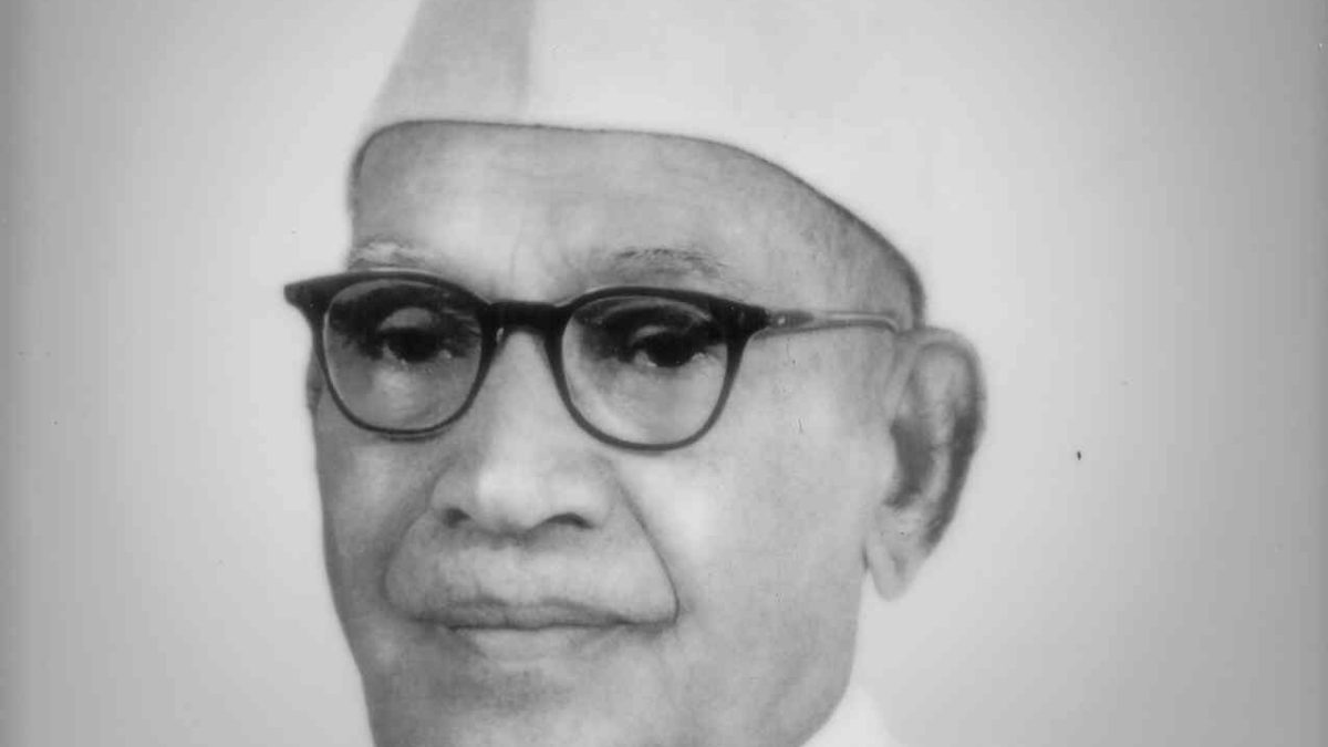 Black-and-white portrait of Pattom Thanu Pillai in a white cap, dark glasses and white jacket