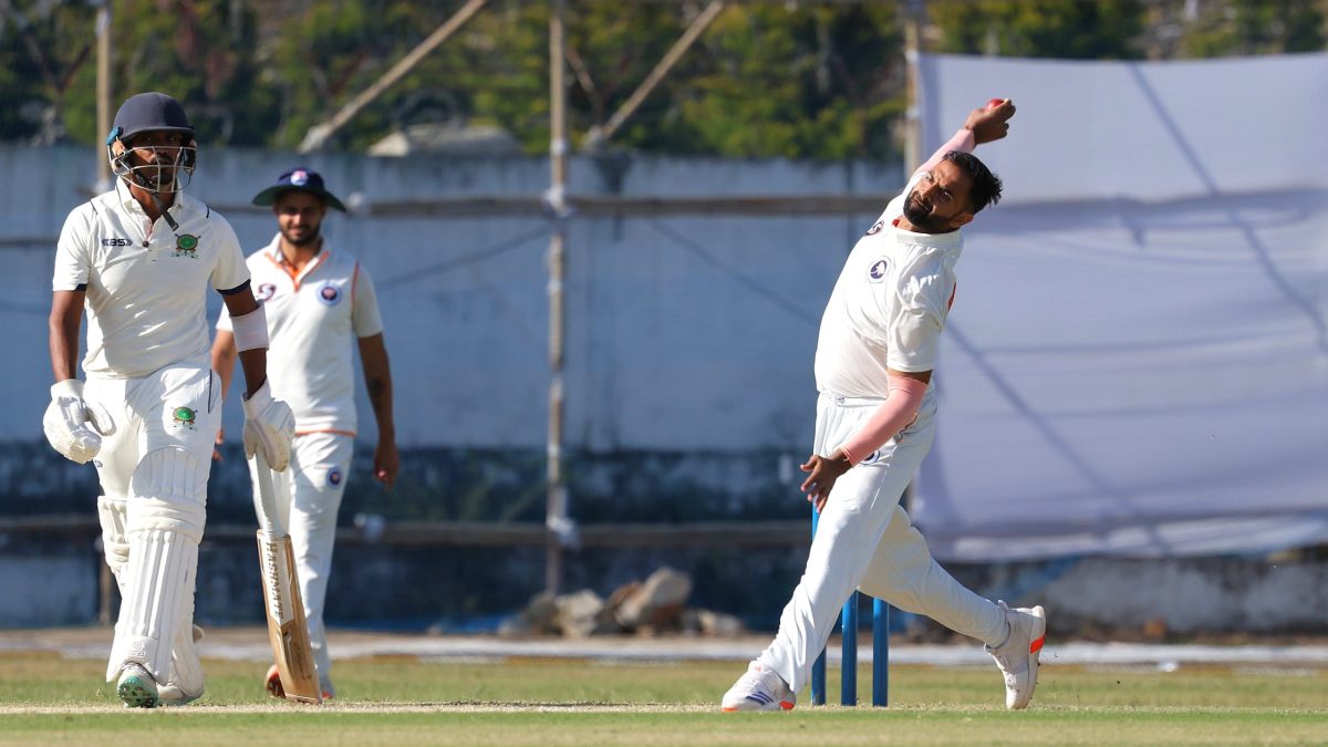 Auqib Nabi bowling in a Ranji Trophy match