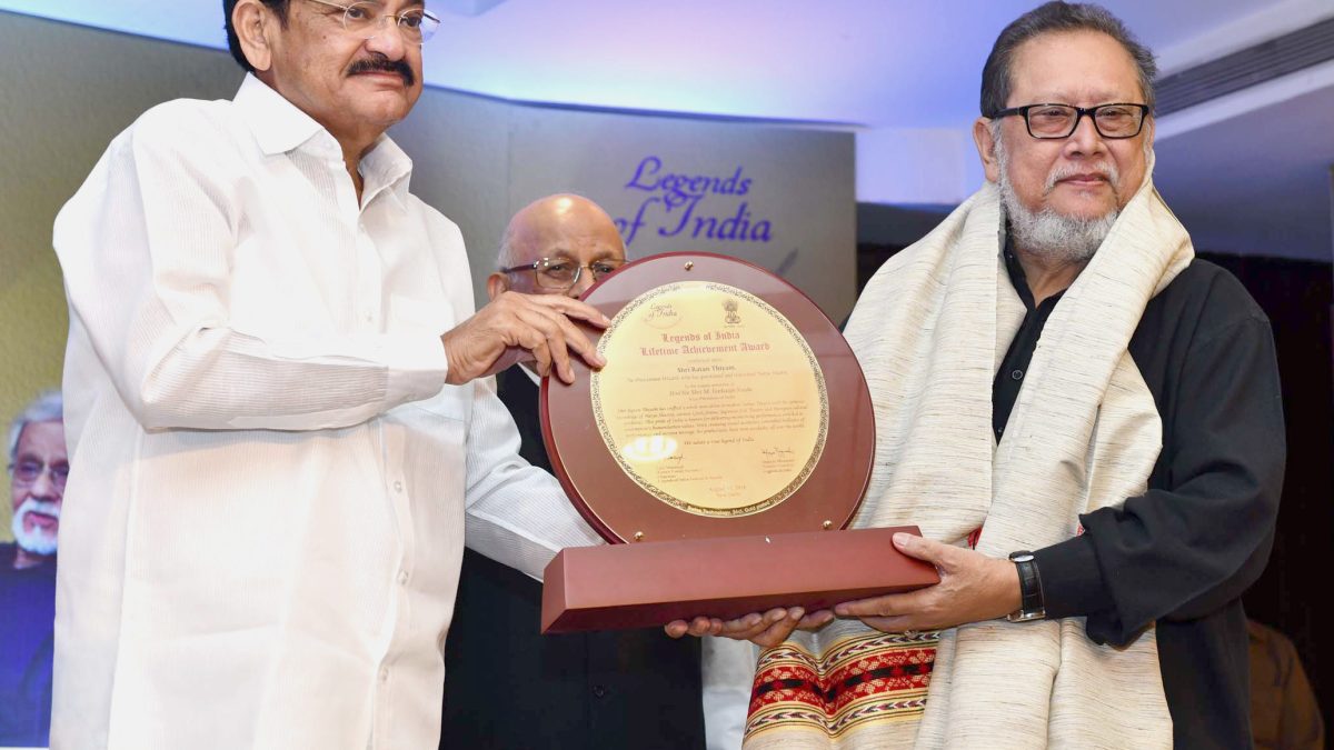 Ratan Thiyam receiving an award from the Vice President of India