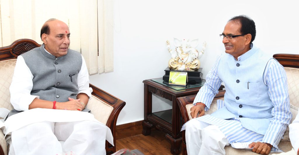 Shivraj Singh Chouhan in a blue kurta seated in conversation with Rajnath Singh