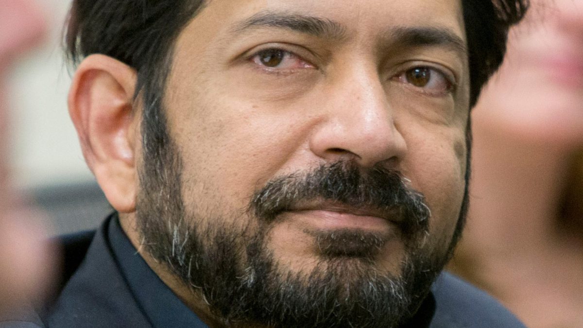 Siddhartha Mukherjee speaking at a lectern