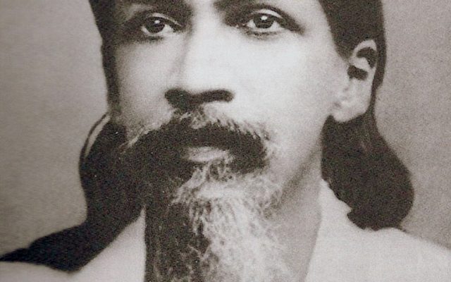 Sri Aurobindo Biography: Early Life, Nationalist Leader, Alipore Bomb Case, Pondicherry and Philosophy