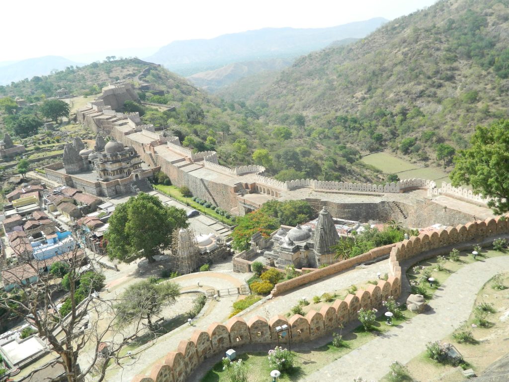 The massive bastioned wall of Kumbhalgarh Fort winding across the Aravalli hills