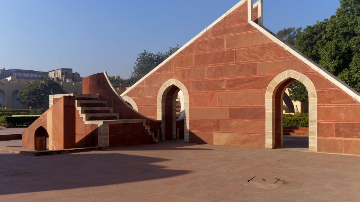 The large masonry astronomical instruments of the Jantar Mantar observatory in Jaipur