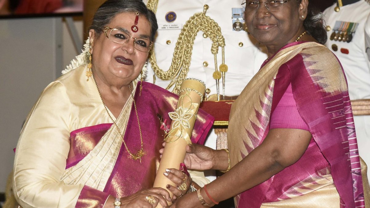 Usha Uthup in a cream and pink silk sari receiving the Padma Bhushan from President Droupadi Murmu