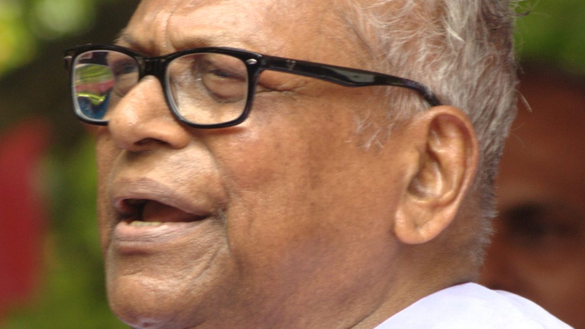 V. S. Achuthanandan with white hair and black-framed glasses, speaking