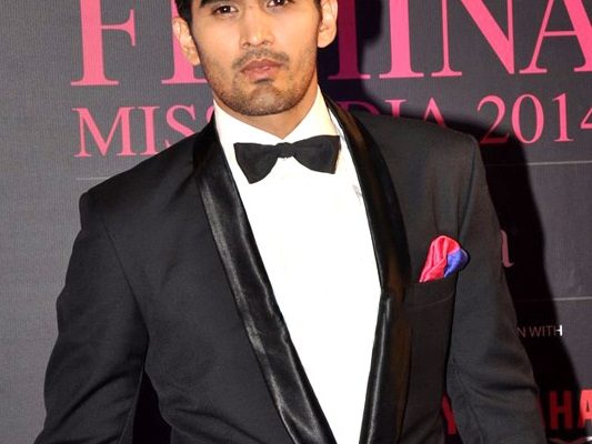 Vijender Singh Biography: Age, Early Life, Boxing Career, Beijing Olympic Bronze, Professional Titles and Family